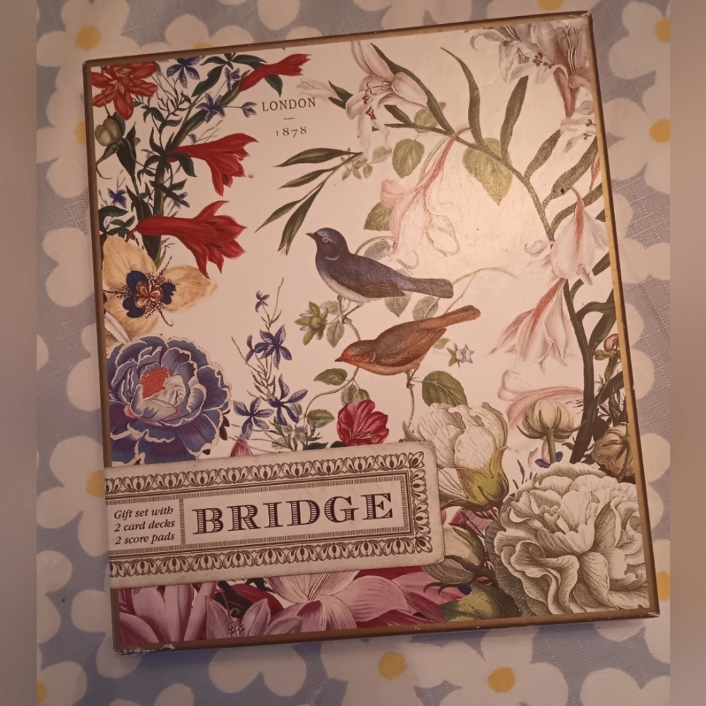 NWOT Floral Bridge Card Set with Birds